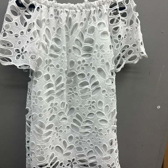 PrettyGarden White Off-Shoulder Lace Dress size M <<19>> - Picture 7 of 8